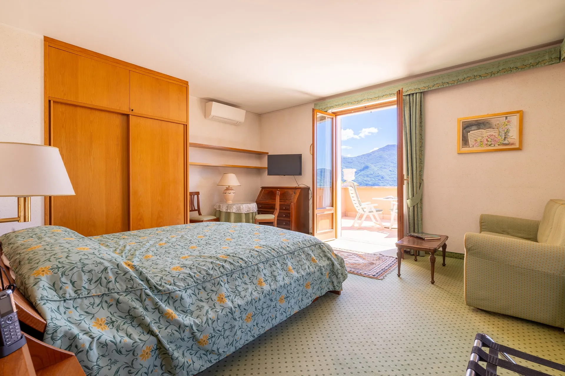 Hotel Royal Suite (Lake View) image #4