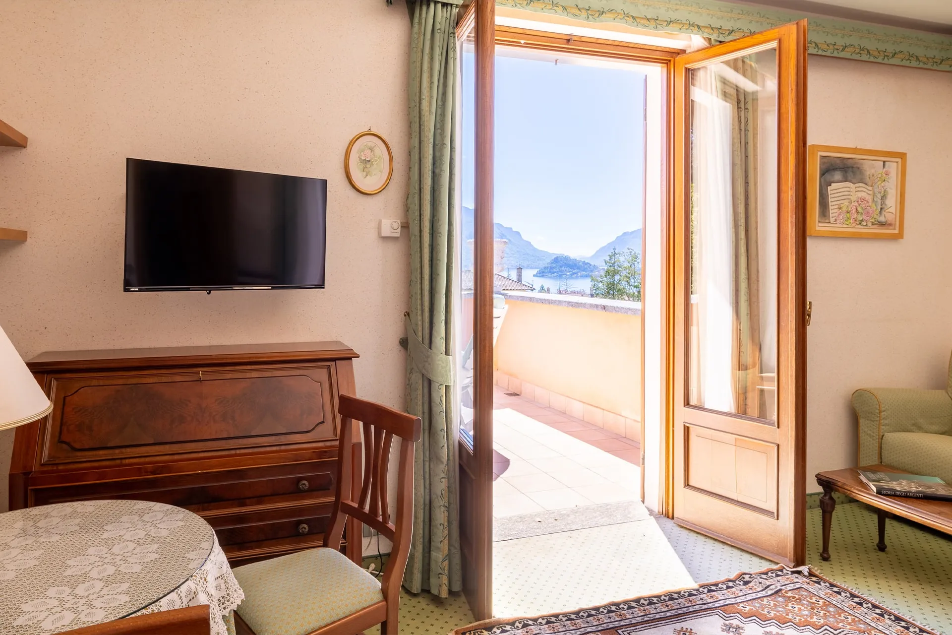 Hotel Royal Suite (Lake View) image #2