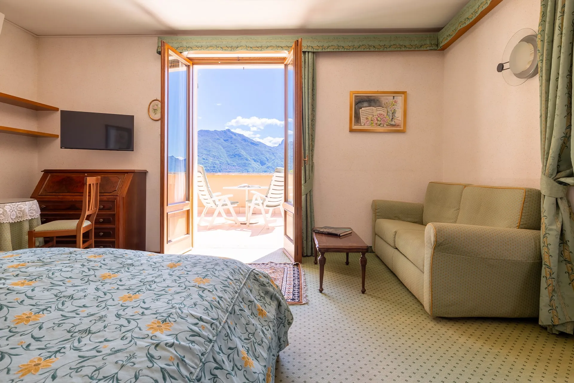 Hotel Royal Suite (Lake View) image #1