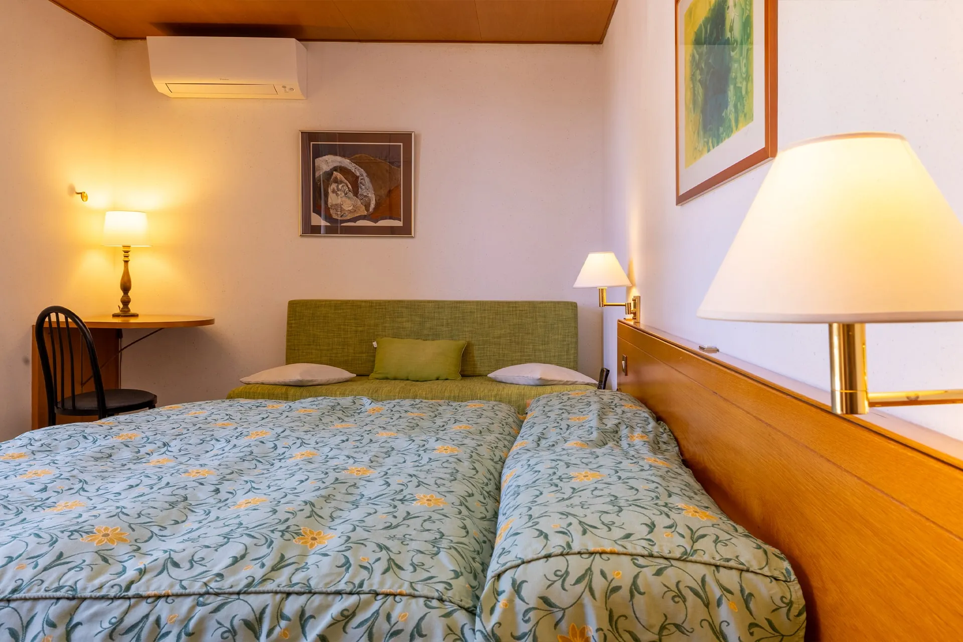 Hotel Royal Triple Rooms image #2